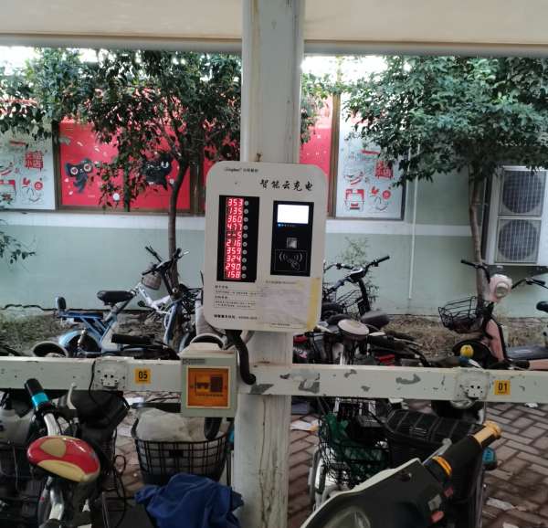 十（shí）路電瓶（píng）車充電樁