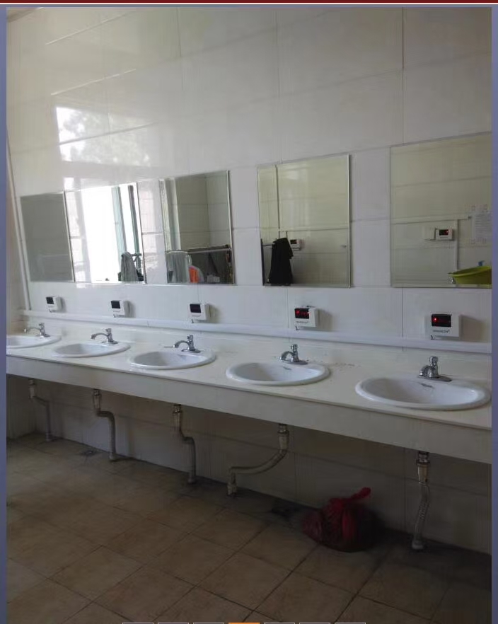 學校刷卡洗頭（tóu）